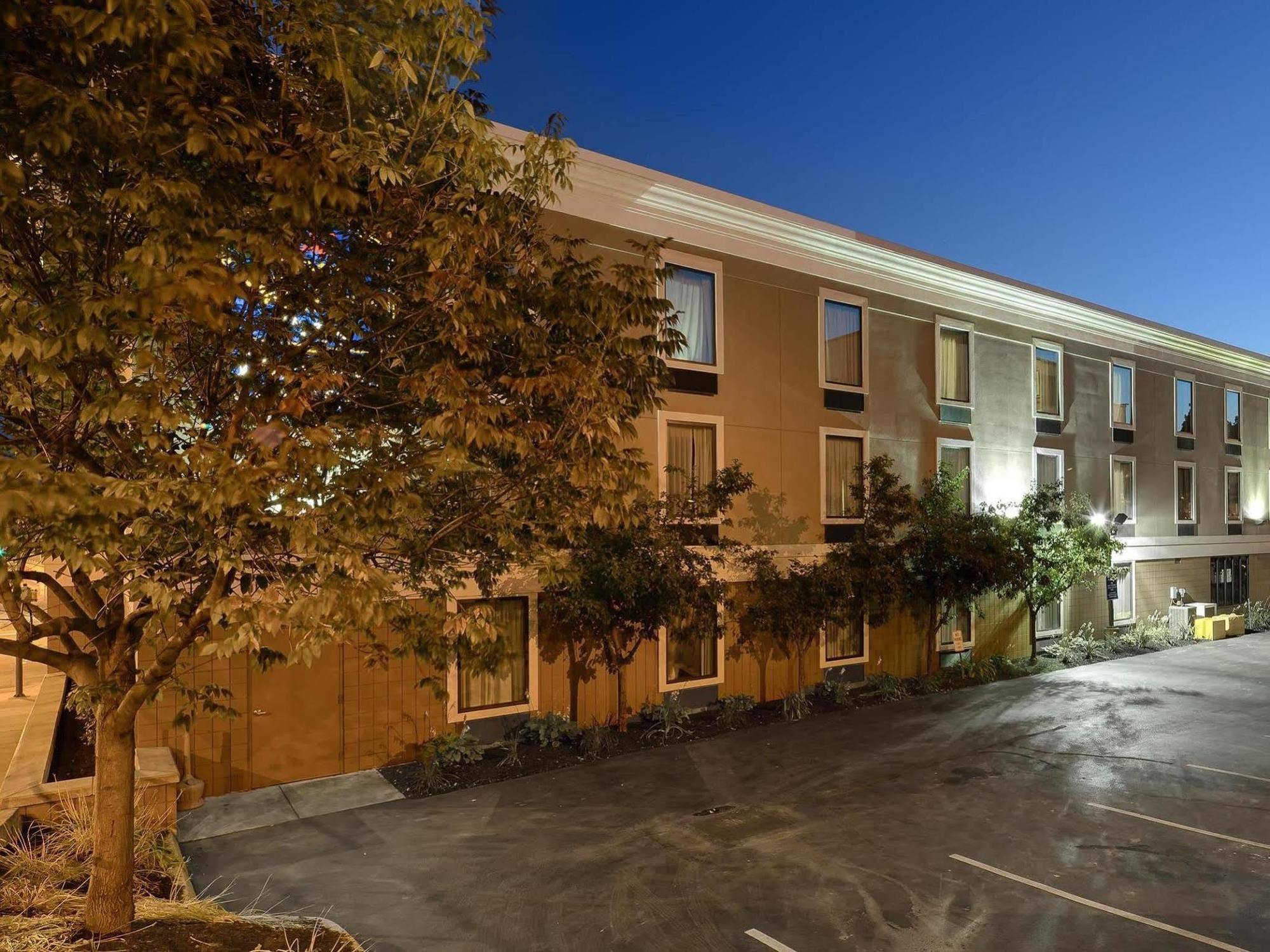 La Quinta By Wyndham Jamestown Extérieur photo