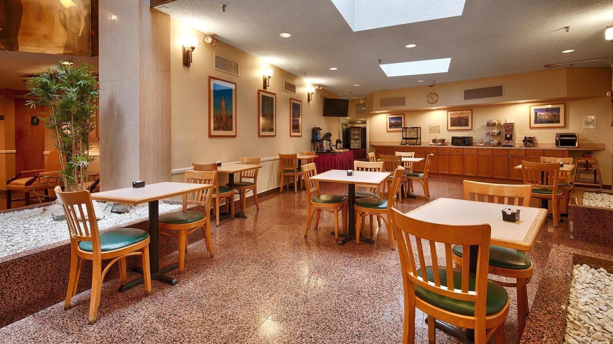 La Quinta By Wyndham Jamestown Extérieur photo